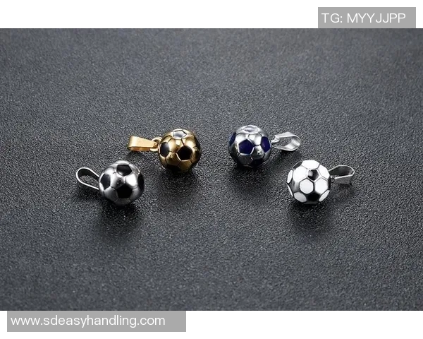 足球明星挂件魅力展示打造专属个性饰品体验